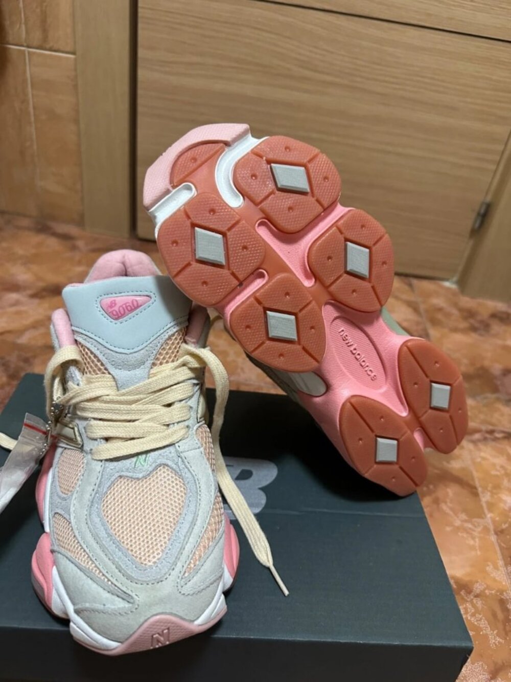 Sneakers with a thick sole, size EU 41.5 / US 8 - Picture 5 of 9